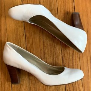 Liz Claiborne ’Johnnie’ Heels